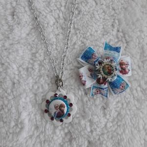 Girls Frozen necklace and bow